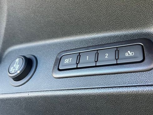 Used 2022 Chevrolet Equinox Premier image 12