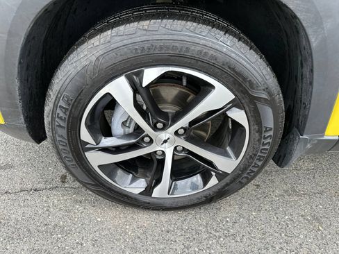 Used 2025 Chevrolet Trax RS FWD image 9