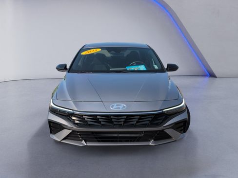 Used 2025 Hyundai Elantra Sport FWD image 12