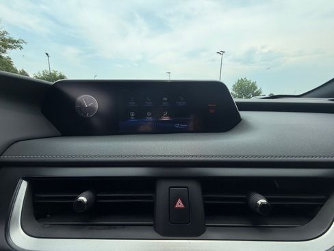 Used 2021 Lexus UX 250h w/ Accessory Package (Z1) AWD/4WD image 26