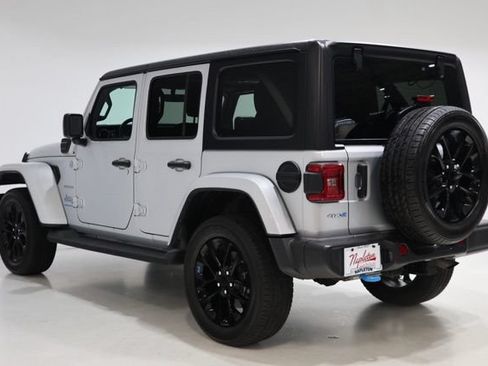 Used 2023 Jeep Wrangler Unlimited Sahara w/ Cold Weather Group AWD/4WD image 6
