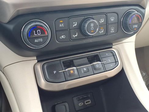 Used 2022 GMC Acadia Denali w/ Denali Ultimate Package FWD image 27