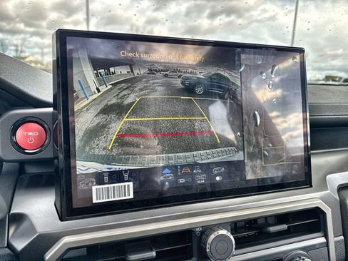 Used 2025 Toyota 4Runner TRD Off-Road image 17