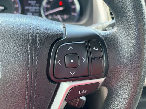 Used 2016 Toyota Highlander LE image 17