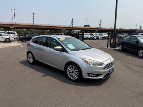 Used 2016 Ford Focus Titanium FWD image 18