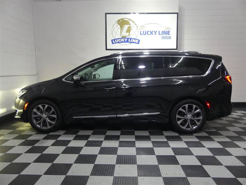 Used 2017 Chrysler Pacifica Limited w/ UConnect Theater Package FWD image 7