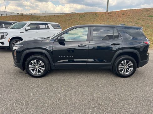 Used 2025 Chevrolet Equinox LT AWD/4WD image 2