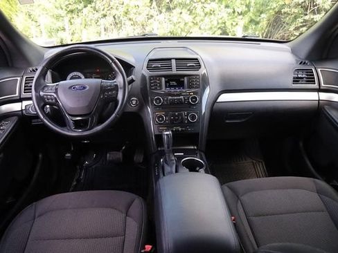 Certified 2017 Ford Explorer XLT FWD image 23
