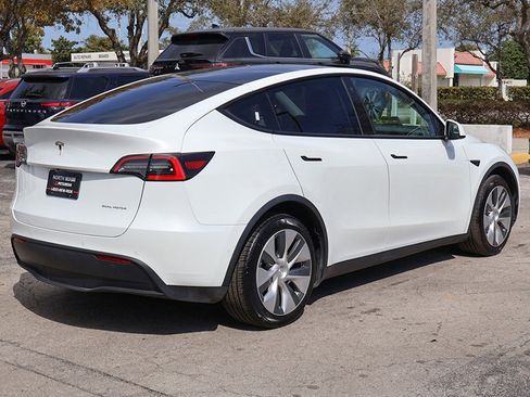 Used 2021 Tesla Model Y Long Range image 11