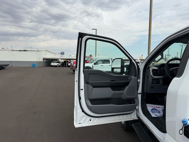 Used 2025 Ford F550 4x4 Regular Cab Super Duty image 10