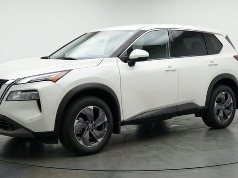 Used 2025 Nissan Rogue SV AWD/4WD image 3