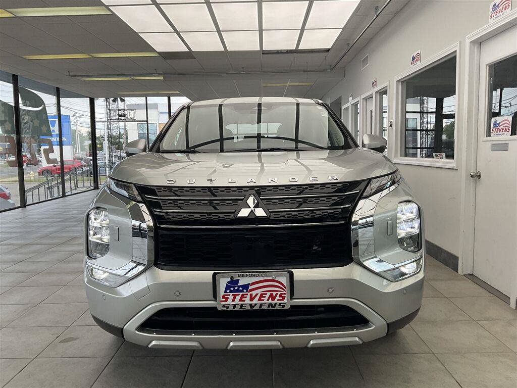 Used 2024 Mitsubishi Outlander SE AWD/4WD image 2