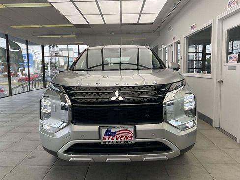 Used 2024 Mitsubishi Outlander SE AWD/4WD image 2