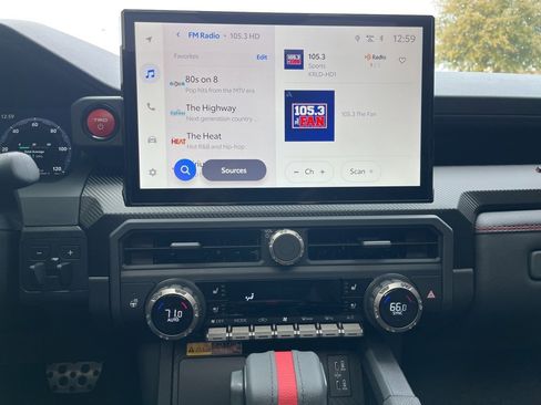 Used 2025 Toyota Tacoma TRD Sport image 19