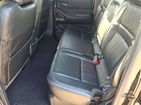 Used 2022 Nissan Frontier SV w/ SV Premium Package RWD image 12