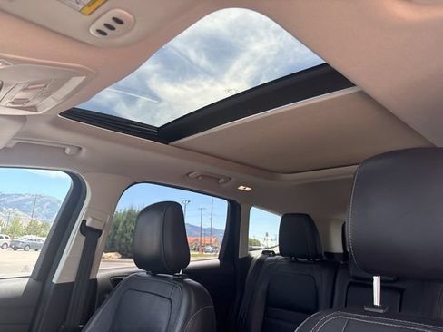Used 2019 Ford Escape Titanium AWD/4WD image 17