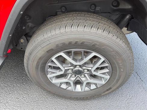 Used 2025 Jeep Wrangler Unlimited Sahara AWD/4WD image 34