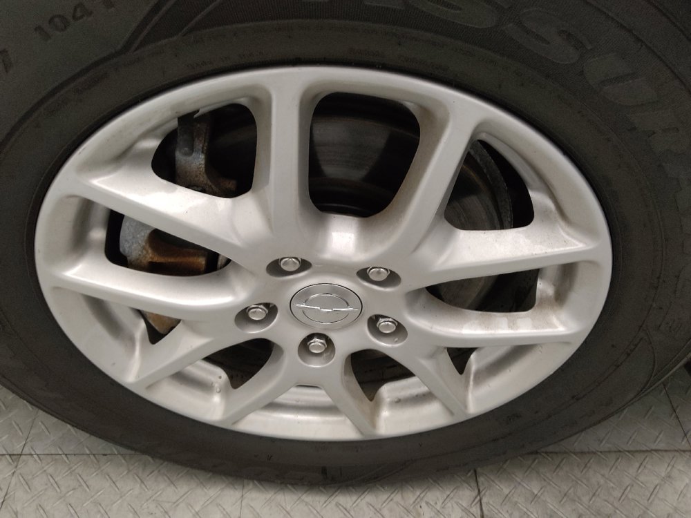 Used 2020 Chrysler Voyager LX FWD image 31