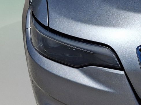Certified 2019 Jeep Cherokee Latitude Plus AWD/4WD image 9