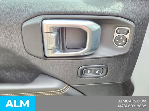 Used 2025 Jeep Wrangler Unlimited Sahara AWD/4WD image 27