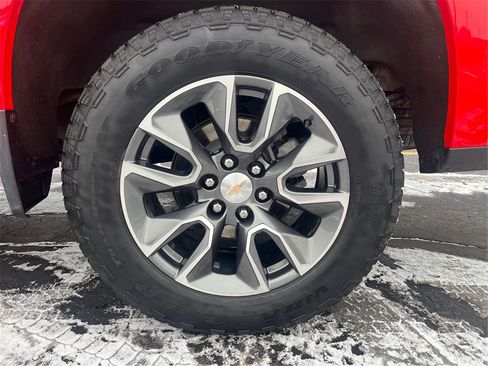 Used 2025 Chevrolet Silverado 1500 LT image 36