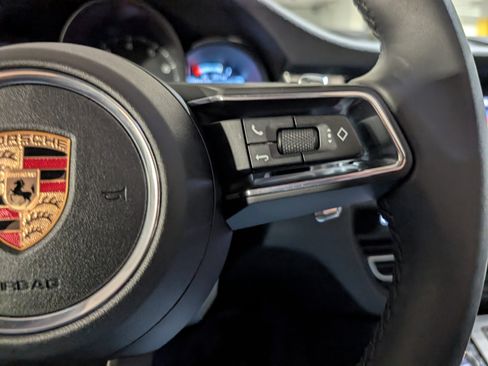 Certified 2025 Porsche Macan image 32