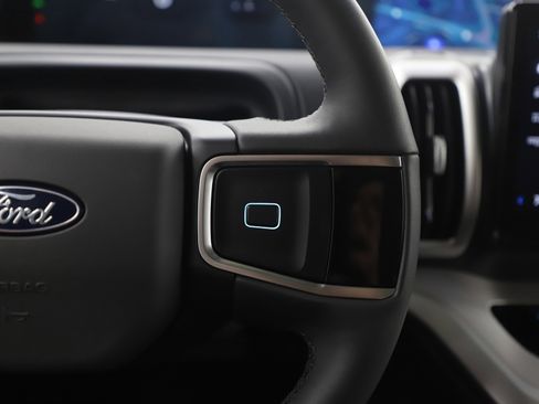 Used 2026 Ford Expedition Active image 31