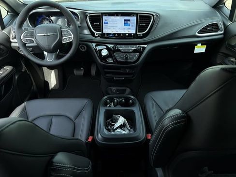 New 2026 Chrysler Pacifica Select FWD image 17