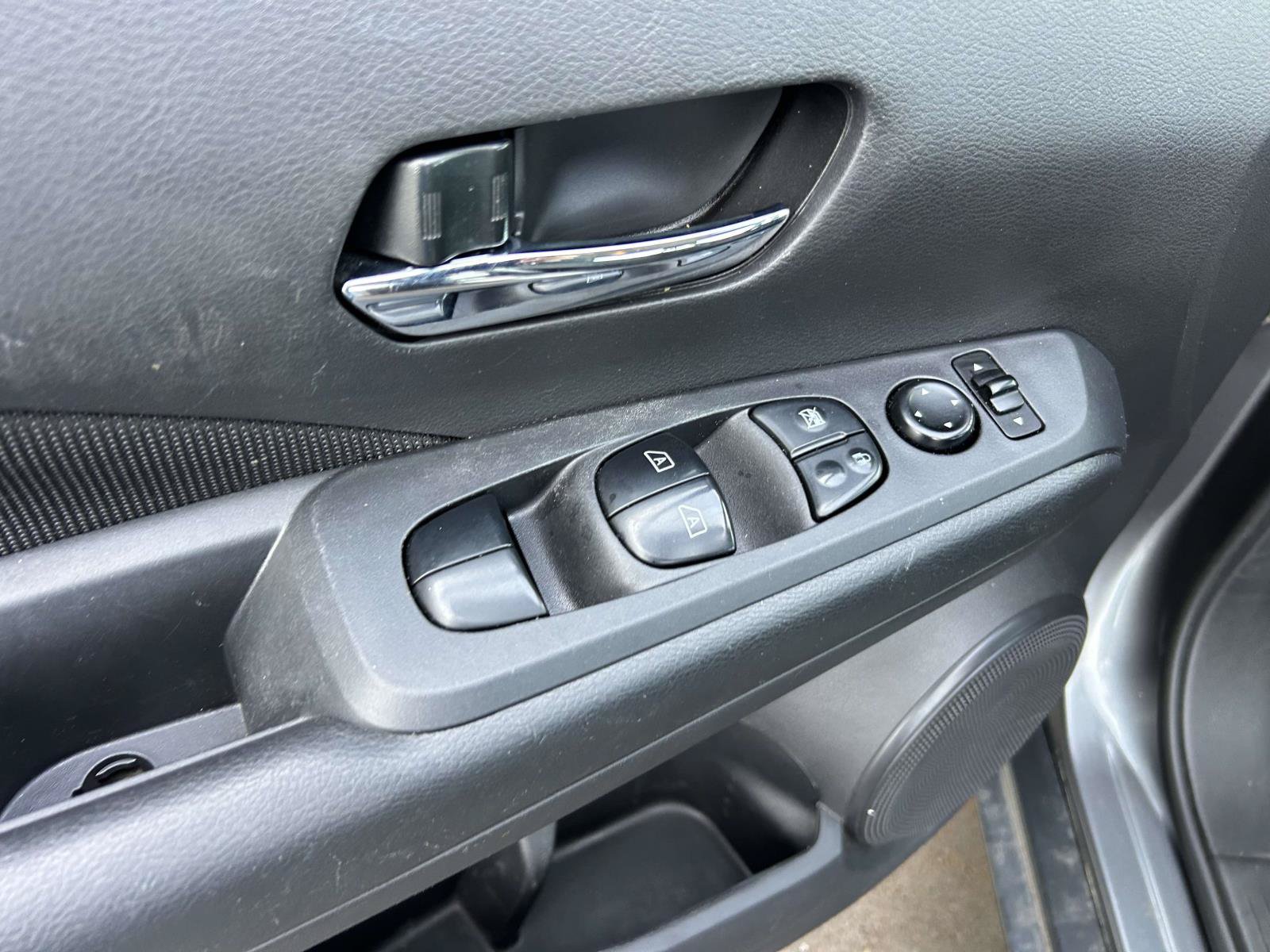Used 2021 Nissan Kicks SV FWD image 12