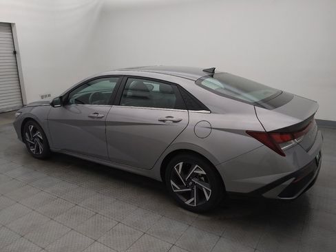 Used 2025 Hyundai Elantra SEL FWD image 3