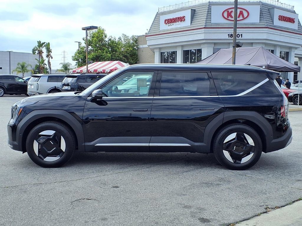 Used 2026 Kia EV9 Wind AWD/4WD image 2