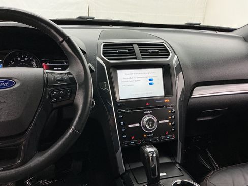 Used 2017 Ford Explorer Sport AWD/4WD image 38