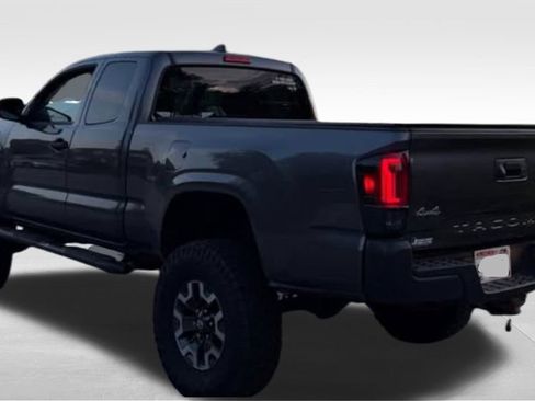 Used 2020 Toyota Tacoma SR AWD/4WD image 8