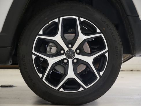 Used 2025 Jeep Compass Limited AWD/4WD image 9