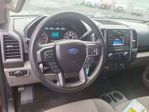 Used 2017 Ford F150 XLT image 12
