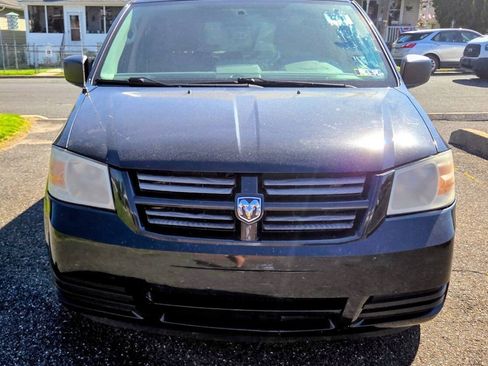 Used 2010 Dodge Grand Caravan SE FWD image 3