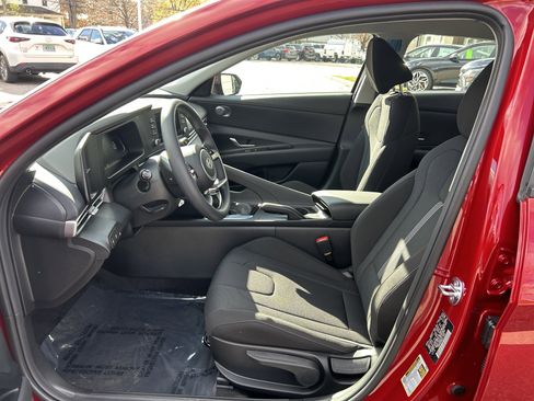 New 2026 Hyundai Elantra SE image 4