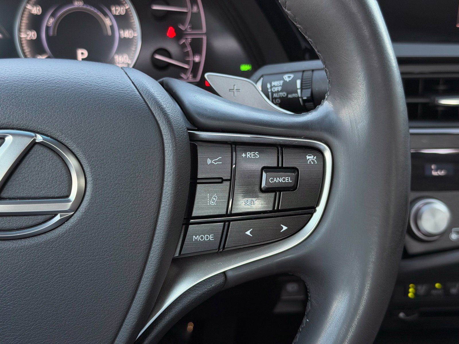 Used 2022 Lexus ES 300h w/ Premium Package FWD image 36
