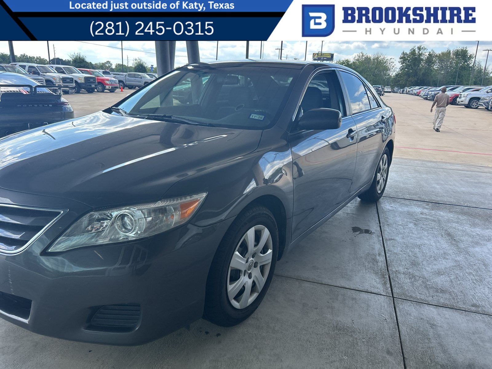Used 2010 Toyota Camry LE FWD image 1