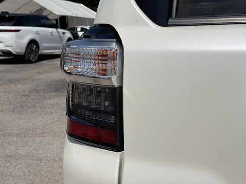 Used 2022 Toyota 4Runner Limited AWD/4WD image 10