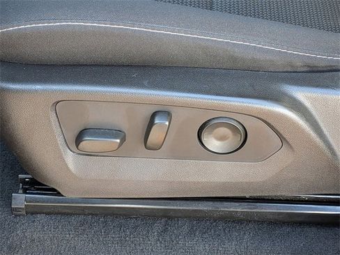 Used 2024 GMC Canyon Elevation w/ Convenience Package image 16