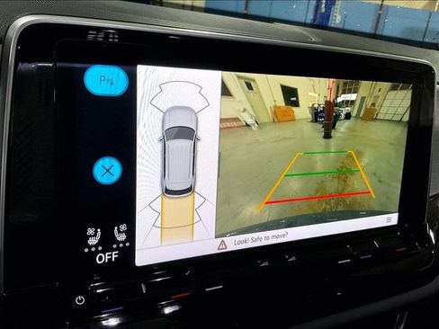 New 2025 Volkswagen Atlas Cross Sport SE image 21