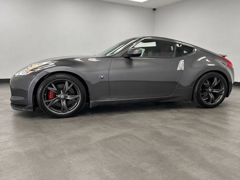 Used 2010 Nissan 370Z Touring w/ Sport Pkg RWD image 3