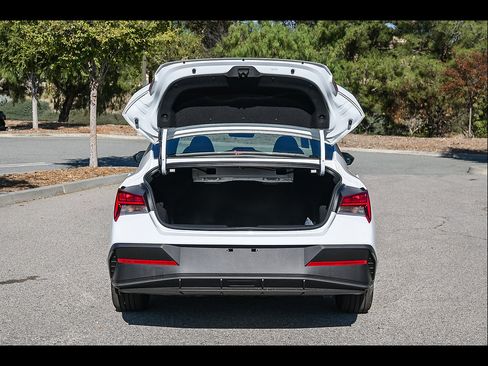 New 2026 Hyundai Elantra SEL FWD image 7