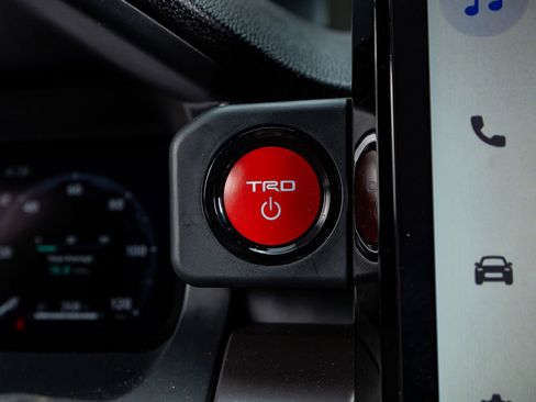 Used 2025 Toyota Tacoma TRD Off-Road image 23