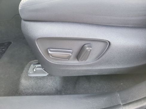 Used 2024 Toyota Highlander LE image 20