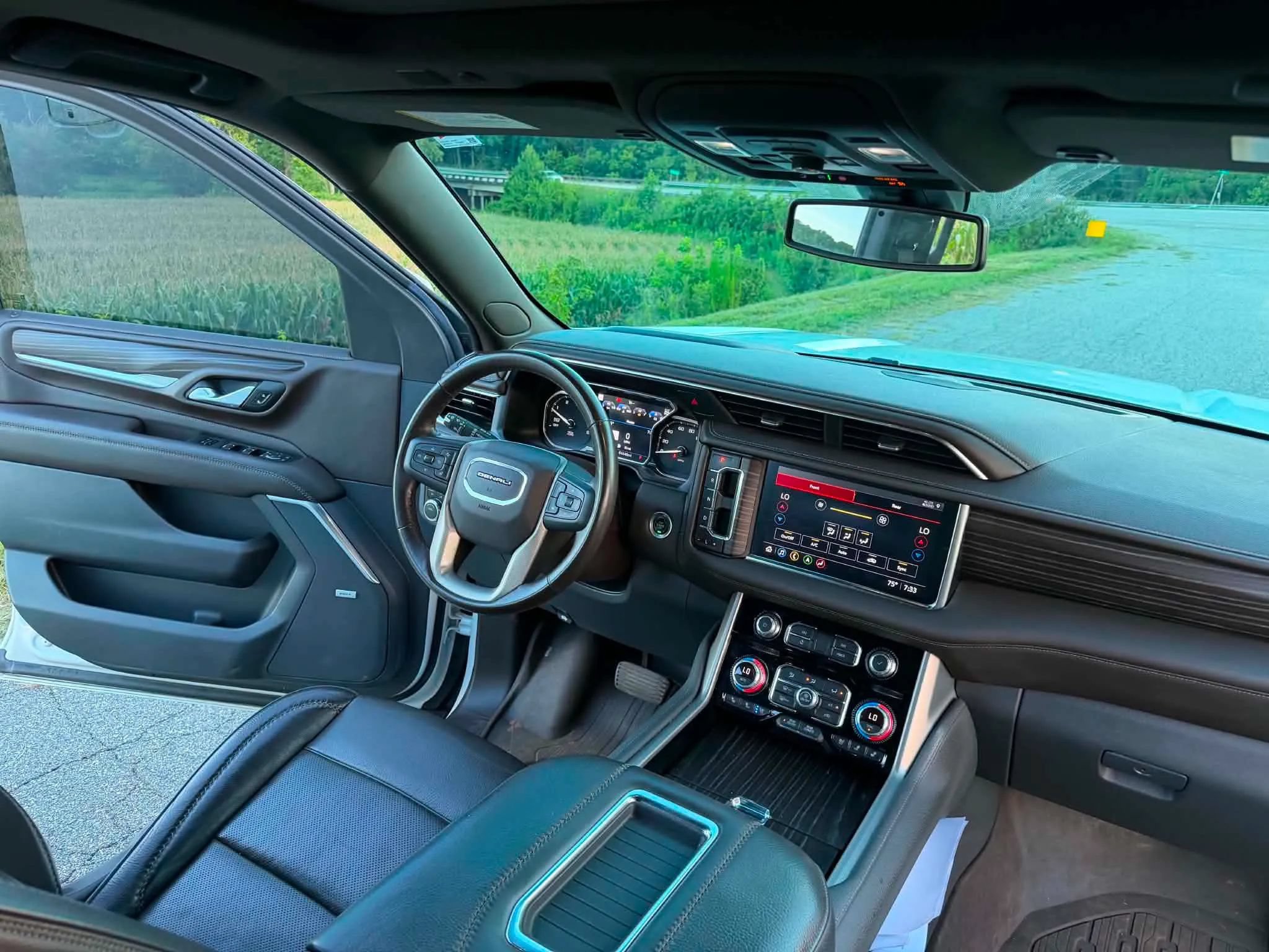 Used 2021 GMC Yukon XL Denali AWD/4WD image 10
