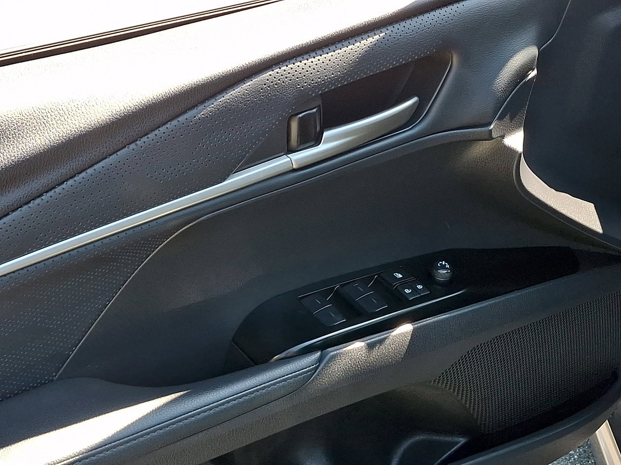 Used 2025 Toyota Camry XSE FWD image 12