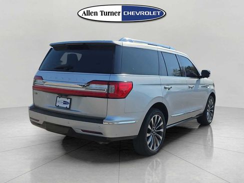 Used 2018 Lincoln Navigator Select w/ Technology Package image 4