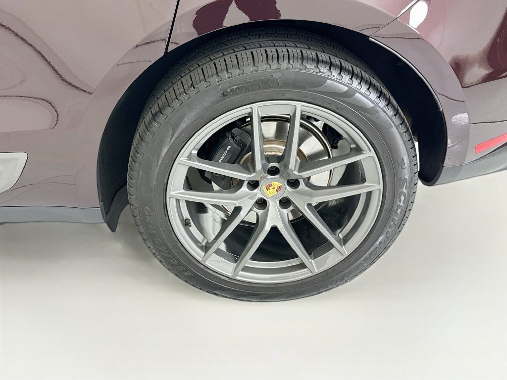 Used 2024 Porsche Macan AWD/4WD image 30